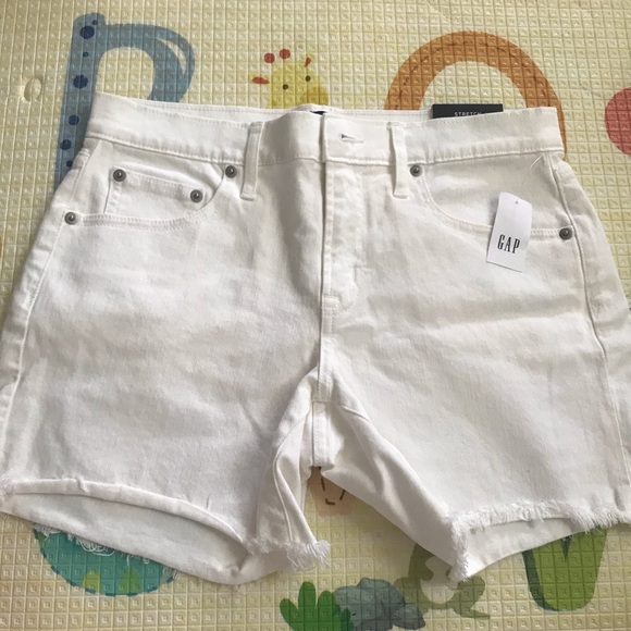 Gap Short - Picture 1 of 3